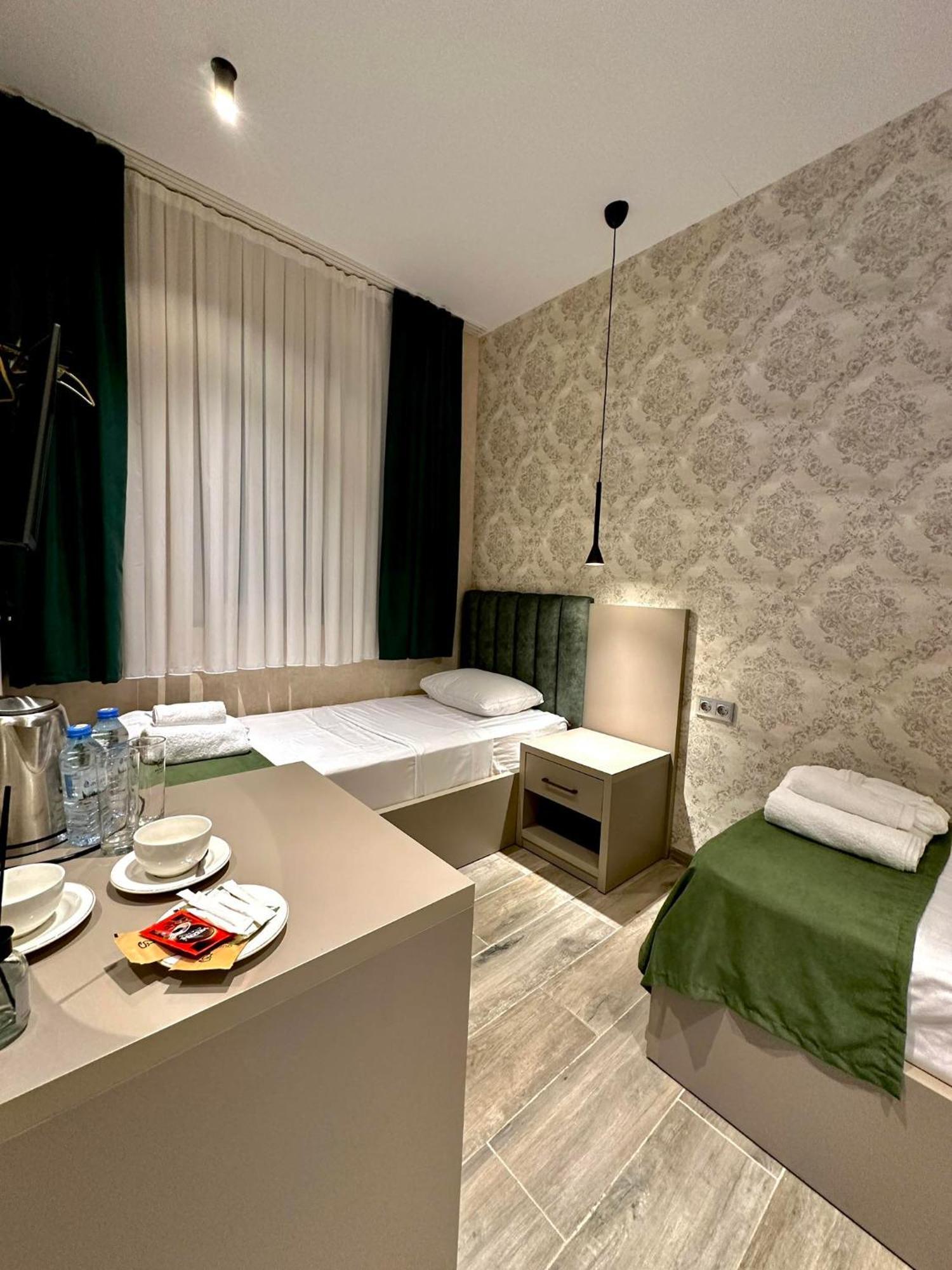 Emerald Hotel Batumi Exterior foto
